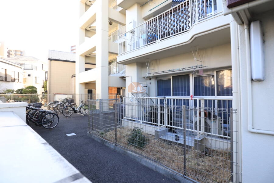 青戸ダイヤモンドパレス共用部2｜駐輪スペースもあります。