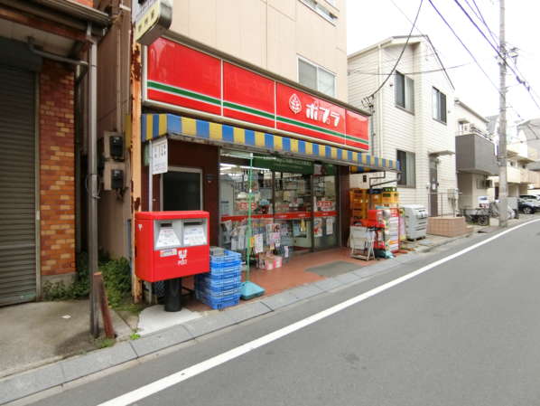 ハイツ面影橋アプローチ2｜近隣にはポプラさんがあります。手軽な買い物は便利そうです。このほかにスーパー「よしやセーヌ」（4分）さん、「まいばすけっと面影橋東店」（4分）さんが便利そうです。