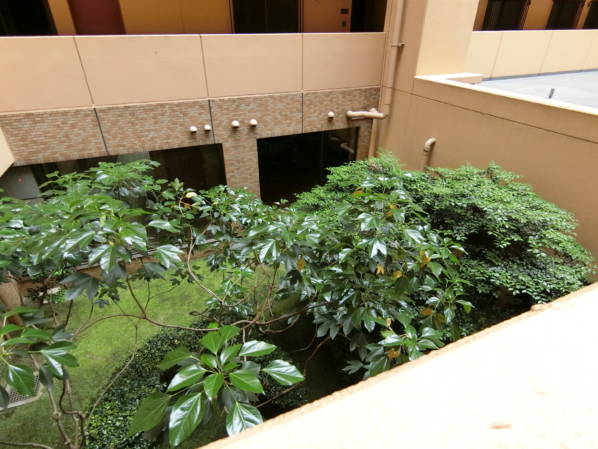 パシフィック西早稲田のマンション棟内は中庭を囲うような空間構成です。