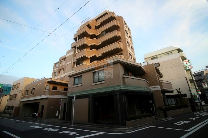 マートルコート新小岩概外観１｜マートルコート新小岩は、1993年（平成5年）に築かれた8階建ての建物です。