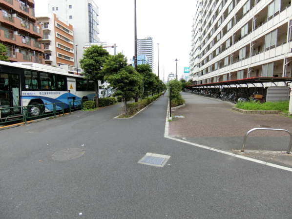 東陽町ガーデニアアプローチ5｜「南砂３丁目第３アパート」の脇を北上します。