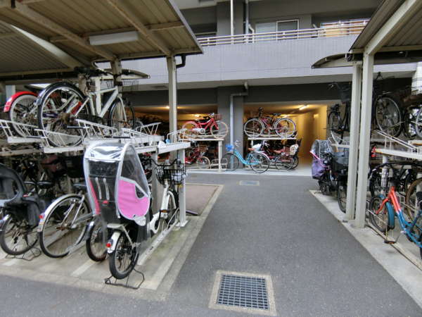 クレストフォルム東大島外観共用部10｜駐輪場も多く用意されています。