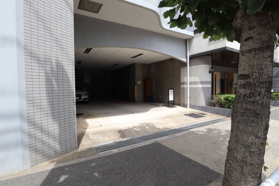 ダイアパレス本所共用部3｜駐車場です。