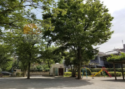 足立区立末広公園｜「足立区立末広公園」まで徒歩1分です。滑り台やシーソーなどの遊具があります。
