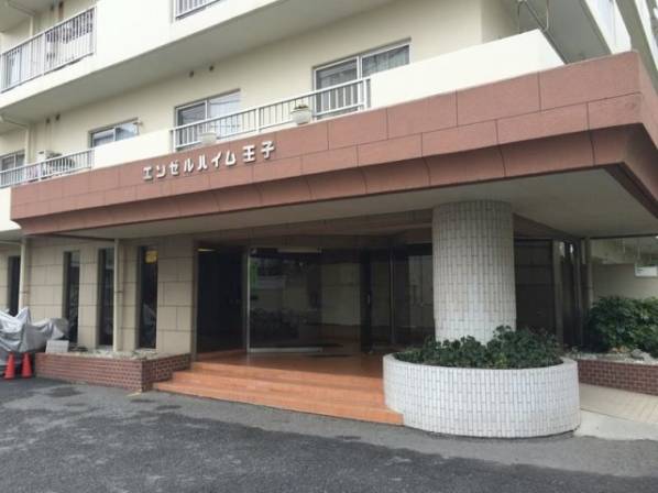 管理人は常駐で清掃など行き届いています。