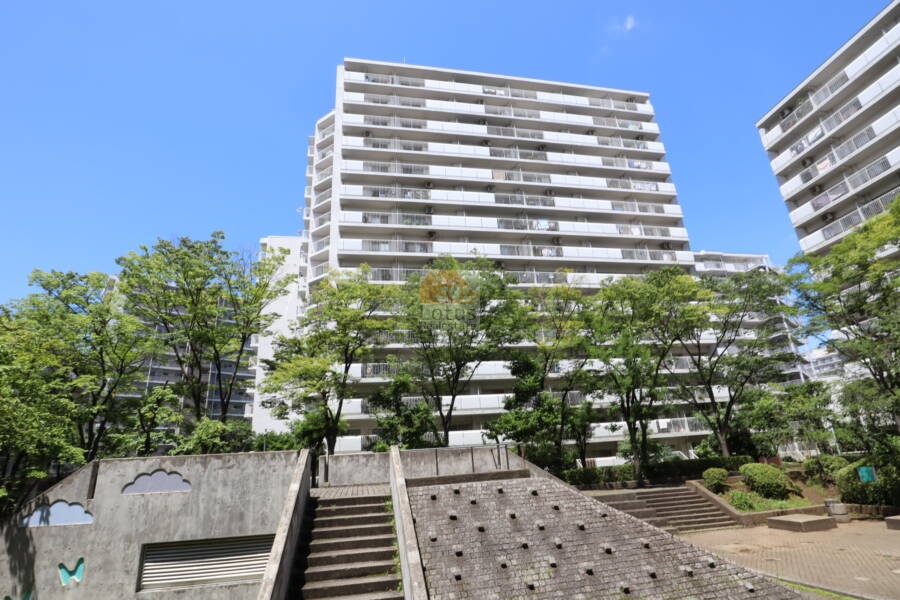 ファミリータウン東陽Ｈ棟外観1｜Ｈ棟外観です。公園側にせり出した棟です。