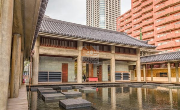 東長寺｜徒歩1分に「東長寺」があります。南側にあるので日当たり良好です。