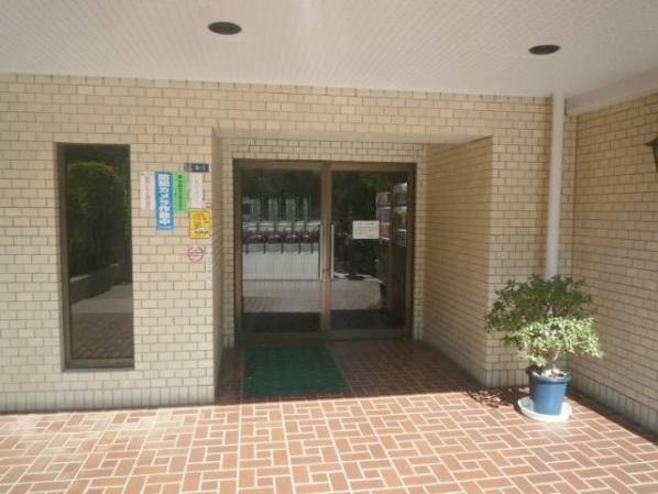 ニューライフマンション木場3233｜管理はしっかりしていて、エントランスをはじめ共用部も清掃がなされおり、気持ちよく暮らせます。
