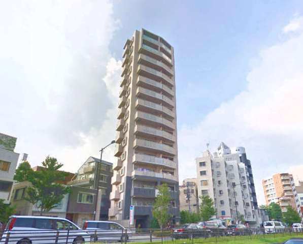 ラシュレ池袋椎名町は西武池袋線「椎名町」駅徒歩４分、副都心・有楽町線「要町」駅徒歩８分です。山手通り沿いにあるため音が気になりますが、平成２５年完成のきれいなマンションです。