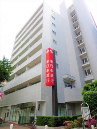互恵板橋ハイム外観｜駅を出るとすぐ見える一角です。１階部分には東日本銀行があるという建物です。