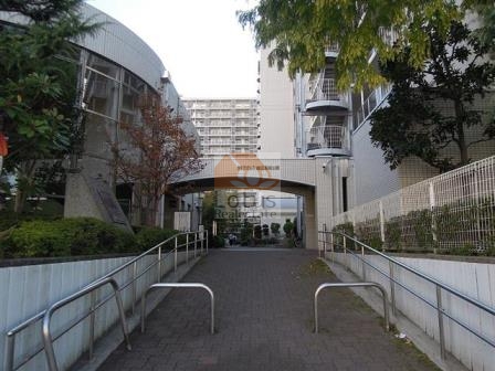 ダイアパレス猿江恩賜公園1722｜昭和63年に建てられた、15階建てで、総戸数は394戸という大規模なマンションで、多くの住戸が集まるコミュニティが形成されています。