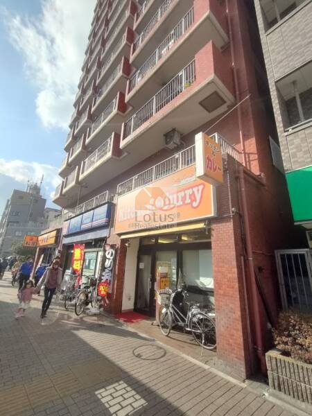 ライオンズマンション吾妻橋外観3｜１階部分には店舗があります。