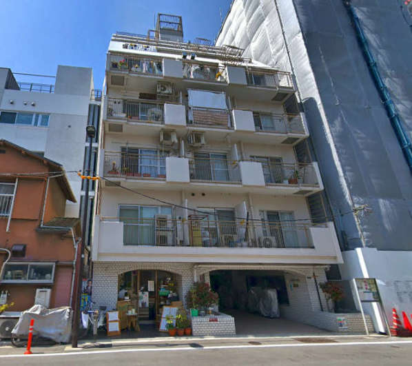 ＧＳハイム築地外観｜ＧＳハイム築地は9階建てのマンションです。隅田川にほど近い閑静な住宅街にあります。最寄り駅は有楽町線・新富町駅、日比谷線・八丁堀駅、築地駅が徒歩圏内です。