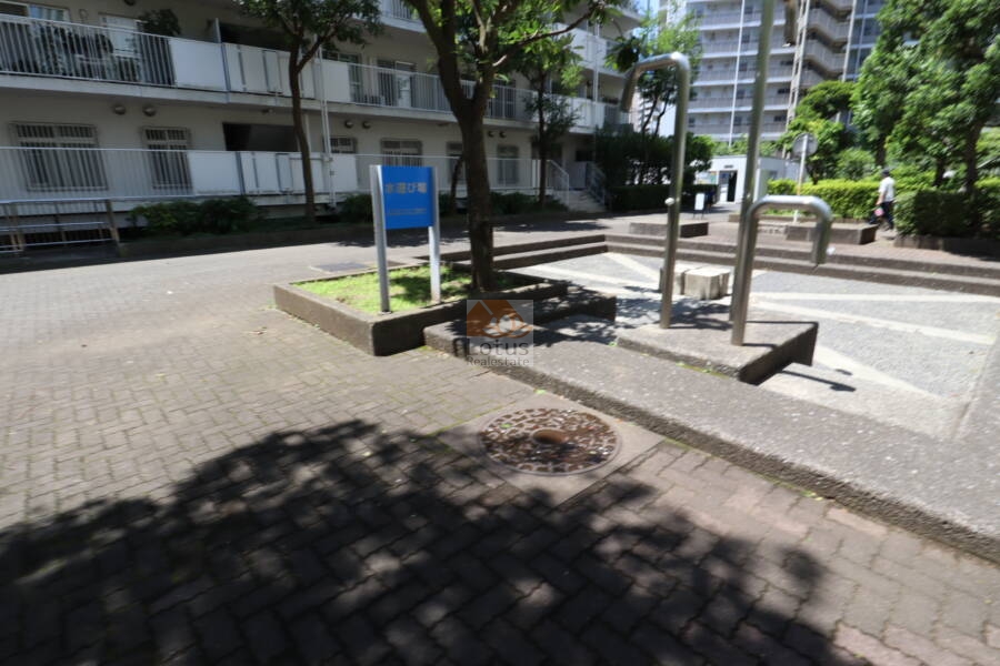 ファミリータウン東陽共用部（ピンコロ広場）5｜水遊び場などというものもあり楽しそうですね。使ってないのかな？