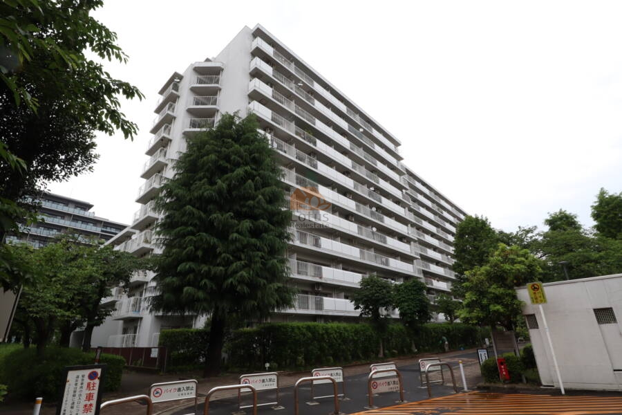 ファミリータウン東陽Ｋ棟外観2｜南側に向いています。