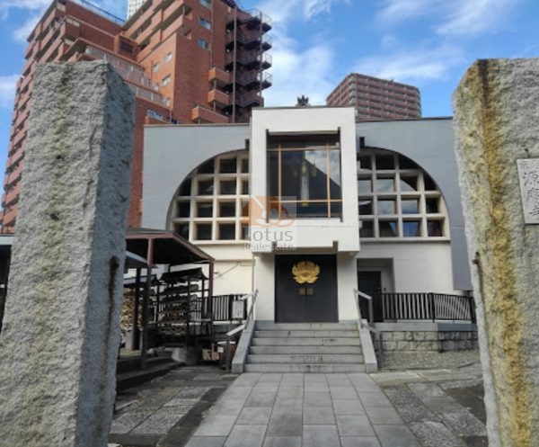 源慶寺｜徒歩1分に「源慶寺」があります。東側にあります。