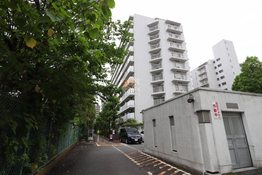 ファミリータウン東陽Ｅ棟外観3｜Ｅ棟外観です。道路面に面した棟の１つです。