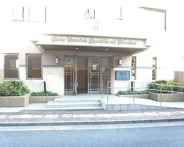 ライオンズマンション東葛西弐番館にはエントランスにオートロック、不在時に便利な宅配ボックスが完備されています。日常の生活に利便的な駐輪場、駐車場など設備も充実しています。