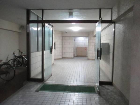 柳原パークハイツエントランス｜管理体制は良好です。
