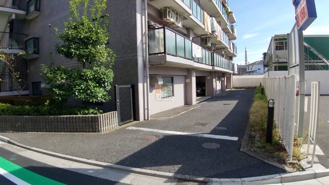 エスペランサ堀切菖蒲園共用部3｜駐車場もあります。