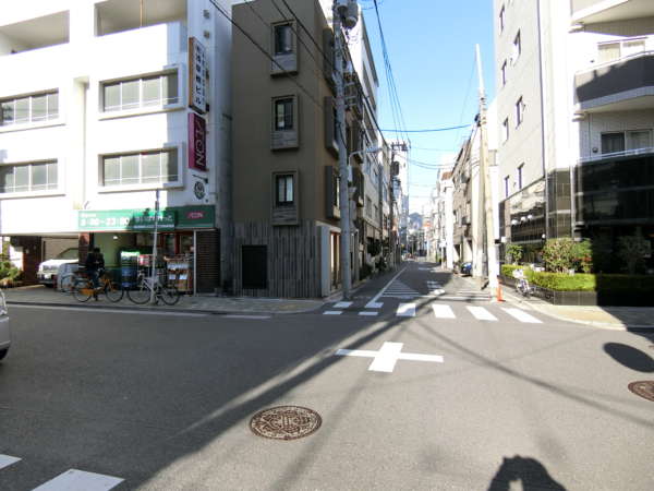 浅草橋アムフラット２アプローチ8｜近くにはまいばすけっと（23時まで）がありますので生活にも便利です。