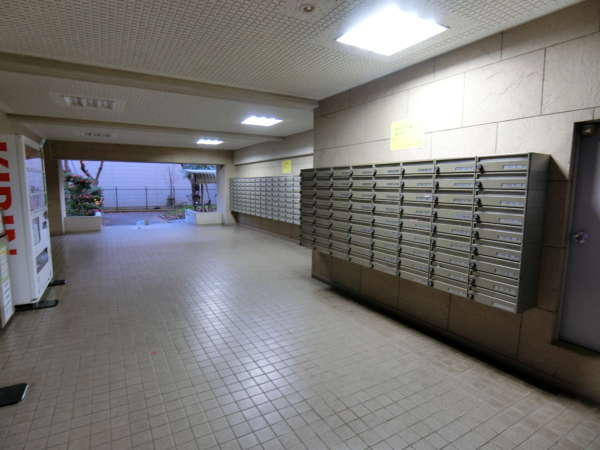 南砂町グリーンハイツ外観共用部4｜このような感じで共用部もゆったりとして広々とした造りです。
