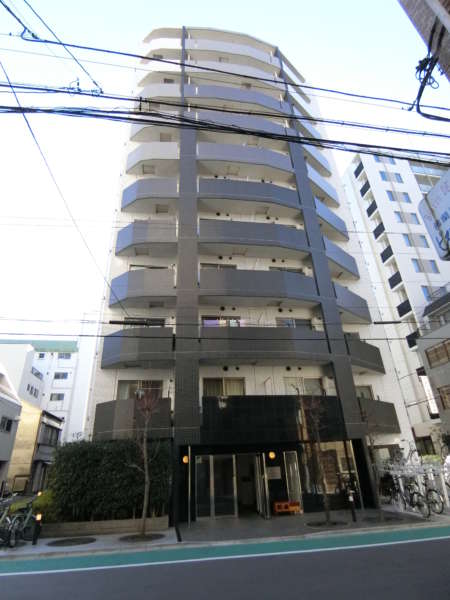 クレアシオン浅草２外観共用部7｜建物の北側です。多くの部屋は北側に配置されています。