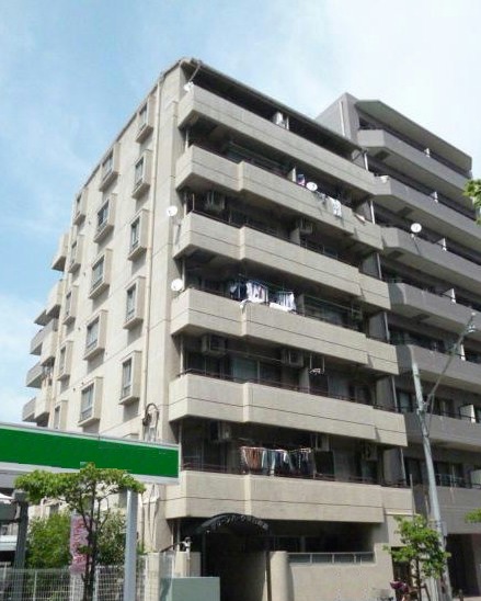 グリーンパーク第１３綾瀬｜グリーンパーク第１３綾瀬は７階建てのマンションです。徒歩３分にスーパー、コンビニ、中学校、病院があり周辺環境が充実しています。