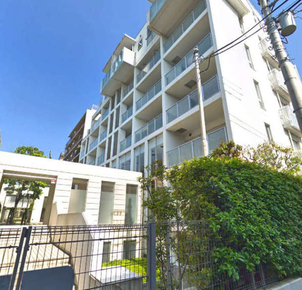エスリール杉並松庵外観１｜南側は松庵公園に隣接しています。