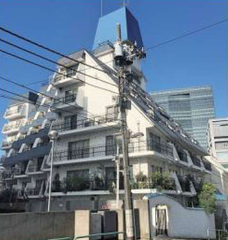 秀和富士見町レジデンスは８階建のマンションです。飯田橋駅、九段下駅と徒歩圏内です。