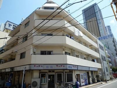 width=｜ドミー池袋は有楽町線「東池袋」駅から徒歩５分、ＪＲ山手線「池袋」駅からは徒歩９分です。