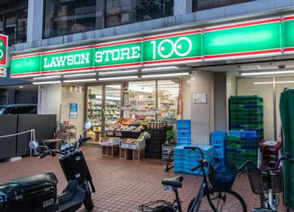 ローソンストア100 台東根岸三丁目店｜徒歩1分に「ローソンストア100 台東根岸三丁目店」があります。