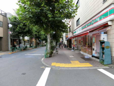 西荻窪駅の通り、北方向アプローチ5｜アーケードを抜けたところも飲食店など多数あり賑やかです。