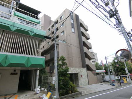 フュージョナル西荻窪外観共用部3｜現地は一歩入ると落ち着いた住宅地になっています。