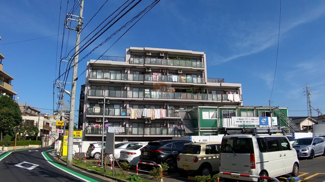 エスペランサ堀切菖蒲園外観｜エスペランサ堀切菖蒲園は堀切菖蒲園駅より徒歩１０分の閑静な住宅地の中にあります。近くには保育園、小学校、中学校、スーパーがあり生活便利な立地です。