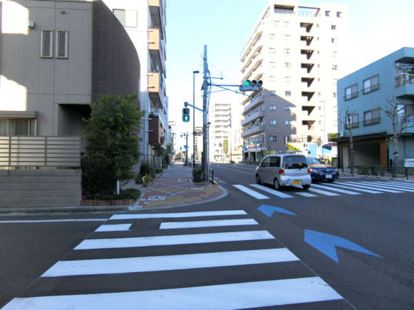 フリーデンハイム船堀アプローチ4｜船堀街道は人通りがあります。