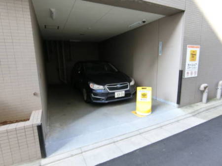 日神デュオステージ浅草橋は１階にカーシェアのステーションが設置されています。そのそも御徒町、秋葉原に近い便利なエリアですが、車があると、郊外へのちょっとしたお出かけ、買物には便利ですね。