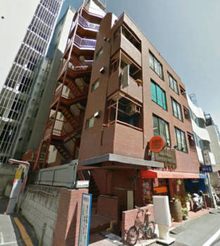 エクレール平河町は大通りから離れた静かな環境です。有楽町線「麹町」駅から徒歩３分、半蔵門線「半蔵門」駅より徒歩５分、南北線「永田町」駅より徒歩７分とアクセス良好です。
