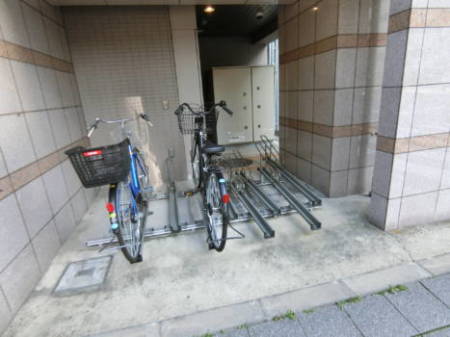 自転車置き場も設置されています。