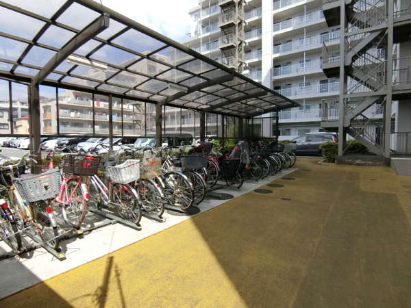 ソフトタウン小島町外観共用部8｜駐輪場。