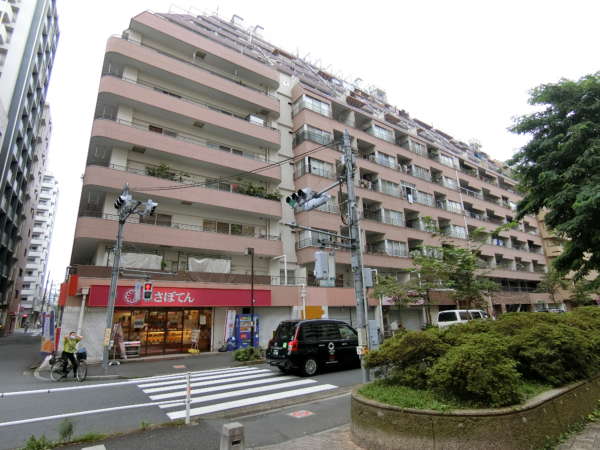 第２３宮庭マンション外観共用部2｜第２３宮庭マンションは昭和５１年７月築、数戸数９７戸１１階建てのマンションです。