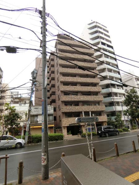 トーシンフェニックス高円寺弐番館外観共用部4｜トーシンフェニックス高円寺弐番館は「高円寺」駅から徒歩４分です。通りに面しているのでわかりやすいいロケーションだと思います。