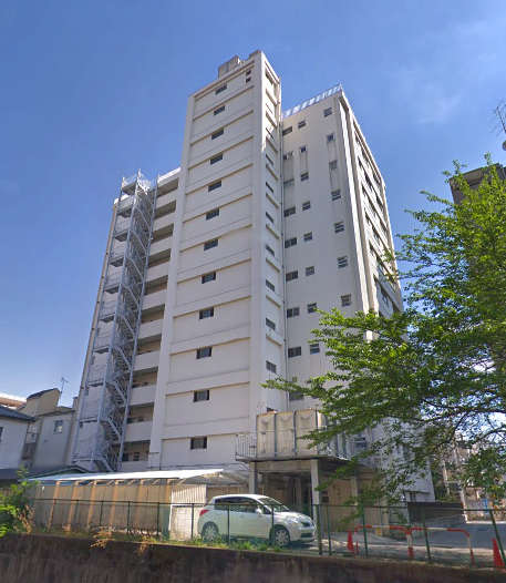 下落合グリーンパーク外観１｜下落合グリーンパークは西武新宿線「下落合」駅から徒歩２分、正妙寺川沿いにたつ１１階建てにマンションです。