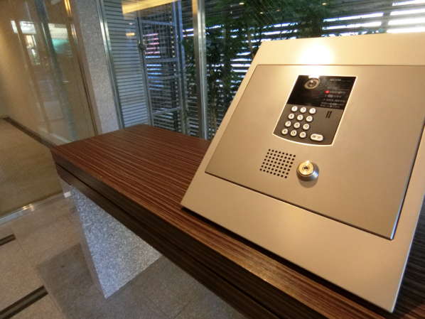 クリオ南砂町外観・共用部6｜オートロック完備しています。