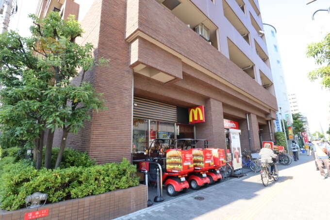 藤和シティホームズ東陽町外観3｜1階にはファーストフード店が入っています。