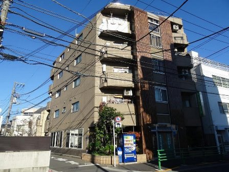 堤マンション｜堤マンションは5階建ての旧耐震設計のマンションで、昭和49年に建てられました。総戸数は16戸で、エレベーターも完備されています。