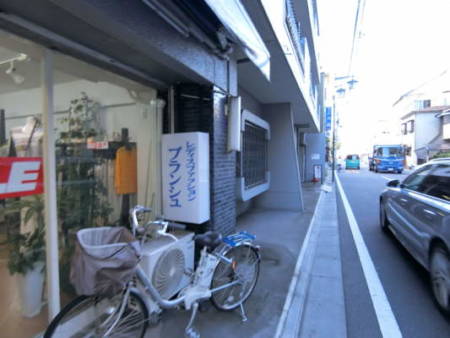 ニュー荻窪フラワーホーム　外観・共用部3｜１階部分は小規模の商店が出店しています。