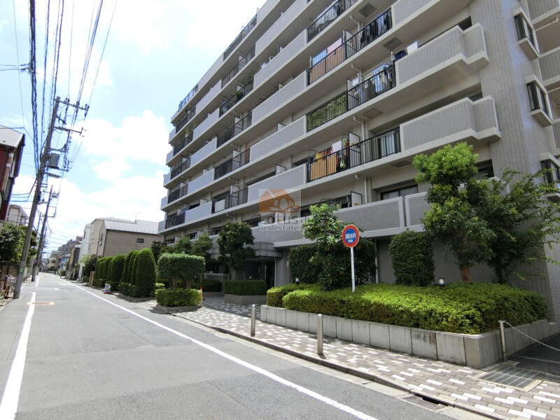 クレストコート北綾瀬 (2)｜周辺には高い建物もなく、眺望も良好です。