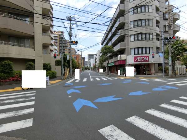コスモ西葛西アプローチ7｜まいばすけっとのある交差点です。