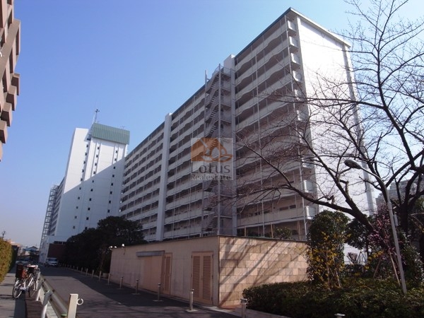 セントラルグリーンハイツ外観｜セントラルグリーンハイツは、13階建の大規模マンションです。